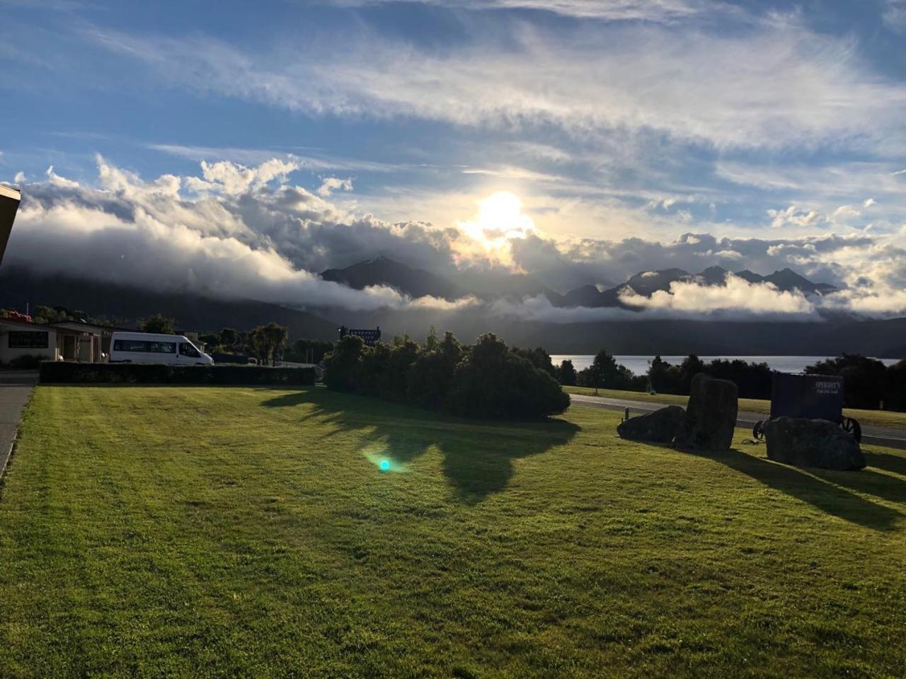 Te Anau Manapouri Lake Hotel Eksteriør billede