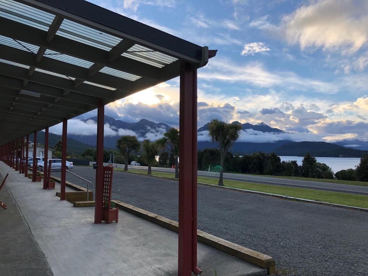 Te Anau Manapouri Lake Hotel Eksteriør billede