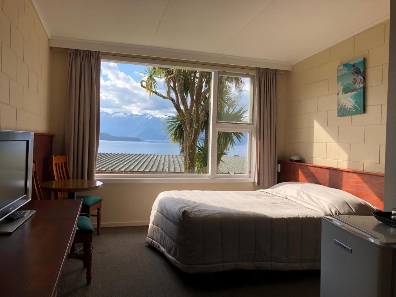 Te Anau Manapouri Lake Hotel Eksteriør billede