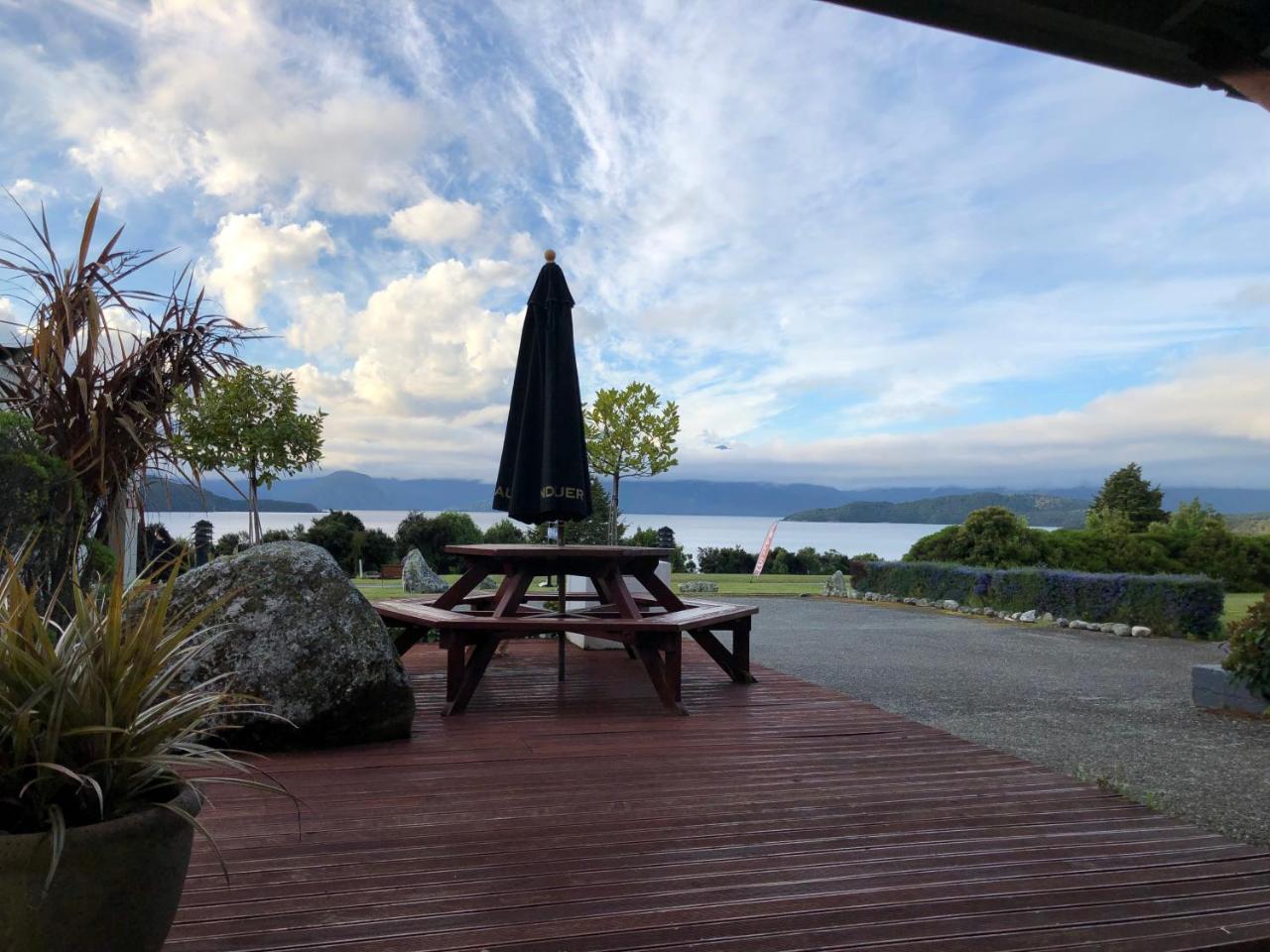 Te Anau Manapouri Lake Hotel Eksteriør billede