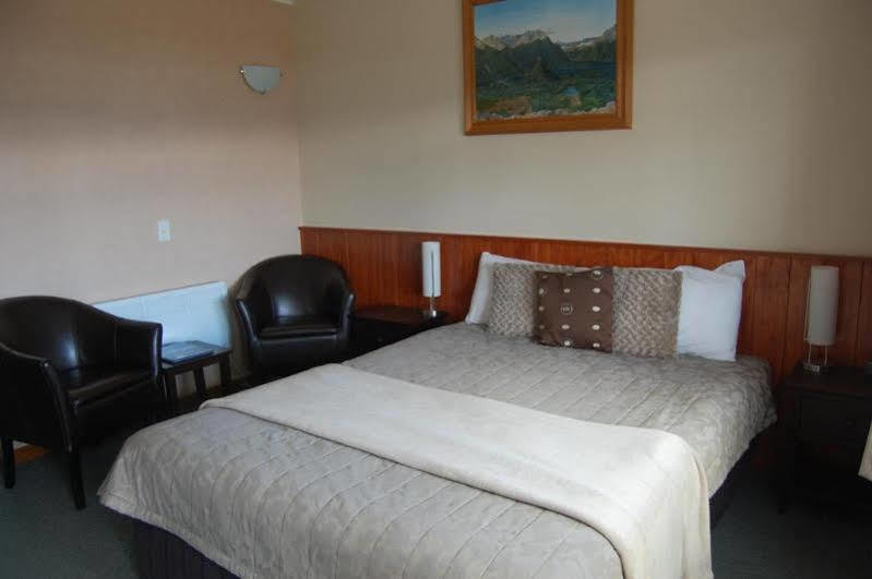 Te Anau Manapouri Lake Hotel Eksteriør billede